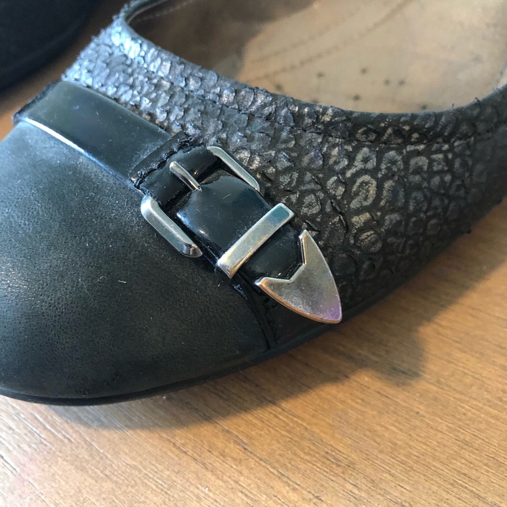 ECCO Flats Black size 39 (8/8.5) adorable details - Picture 3 of 4